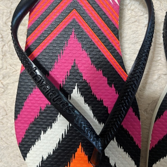 Havaianas 7/8 Tribal Print Slip On Flip Flop Sandals - Picture 4 of 8